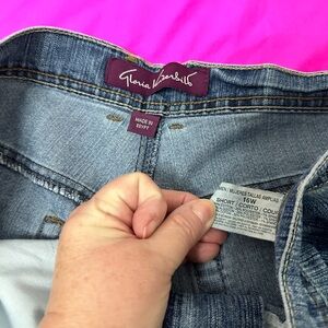Gloria Vanderbilt Women's Light Blue Cropped Jeans